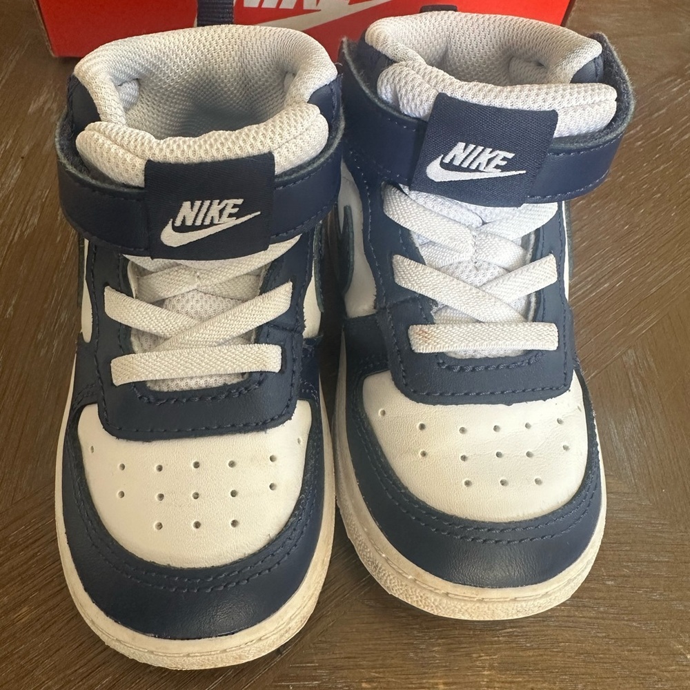 Nike Toddler Sneakers in Navy and White 7C